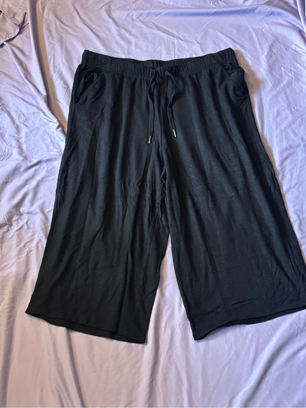 GAIAM Black capris